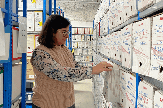 Si tu savais, sous nos pieds, tous les papiers …